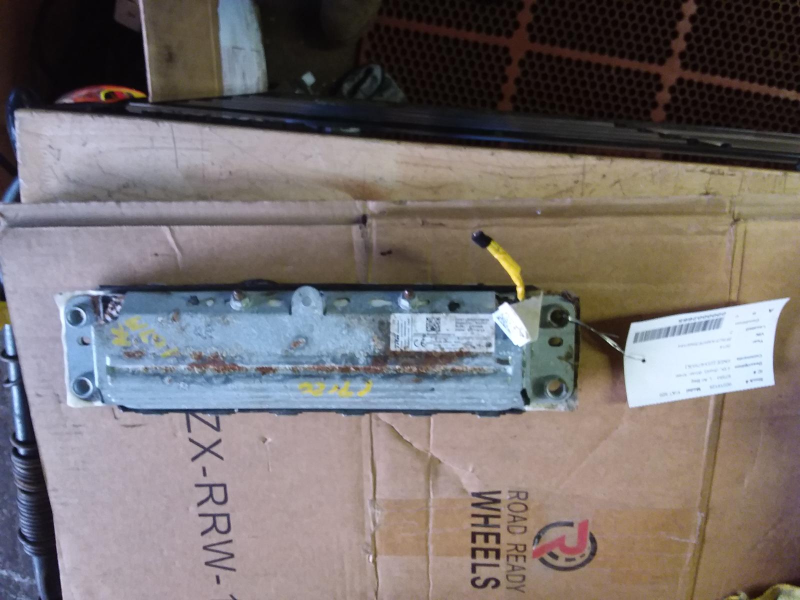 FIAT 500 2016-2017 4 Dr, L model, (front), driver, knee Air