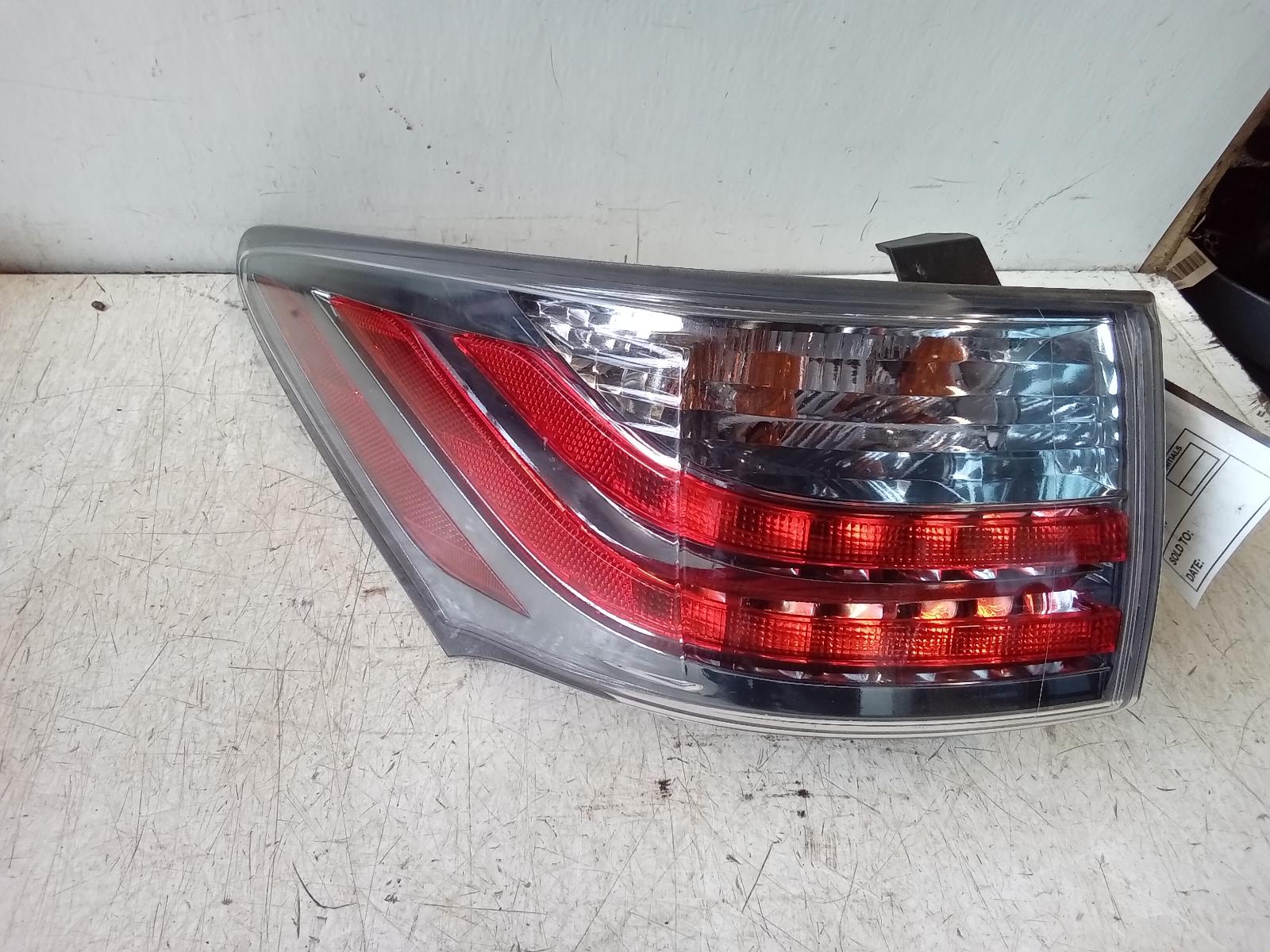 LEXUS LEXUS CT200H 2011-2017 quarter panel mounted, L. Tail