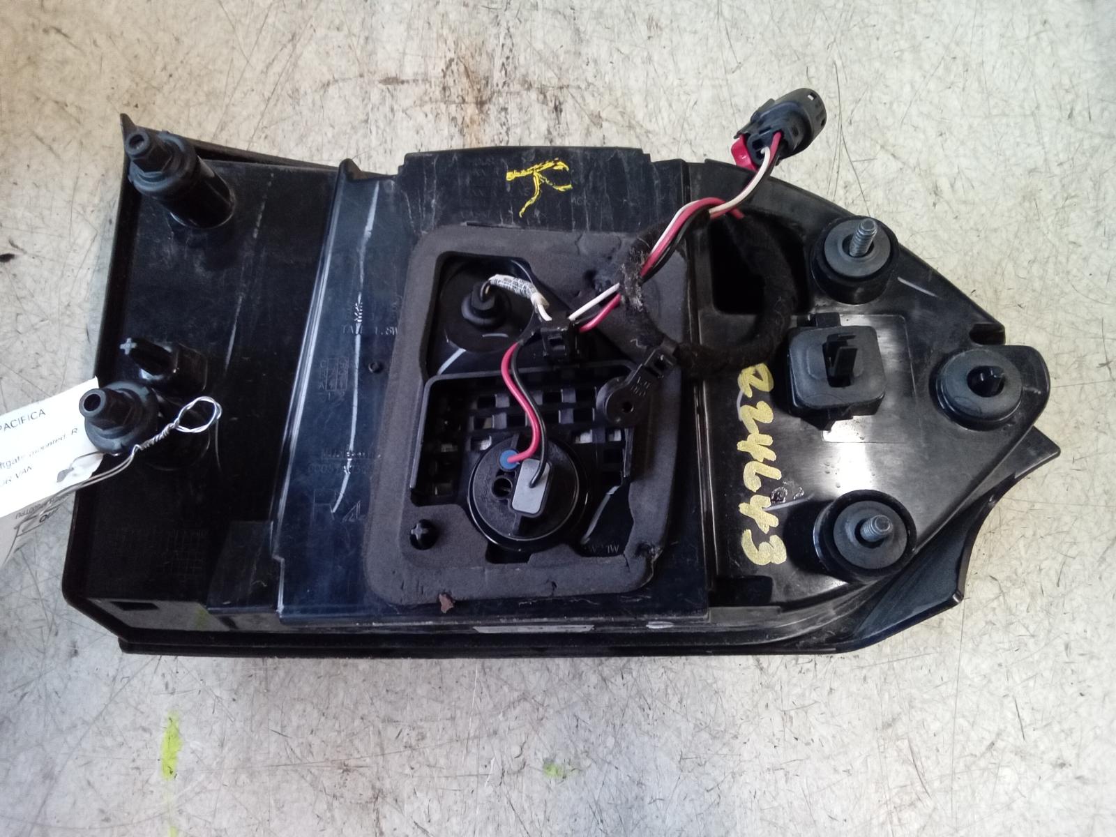 DODGE CARAVAN 2021 liftgate mounted, R. Tail Lamp - AC Auto